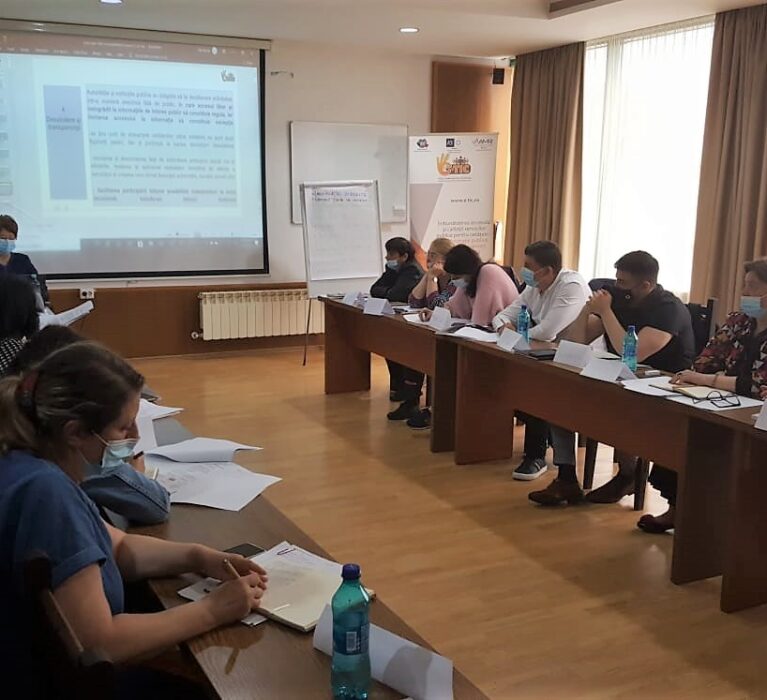 Sesiune de formare în cadrul Proiectului E-TIC găzduită de municipiul Focșani