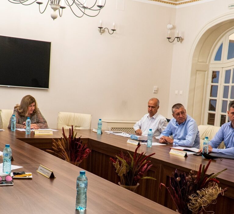 Întâlnire de lucru între AMR și reprezentanți ai Ministerului Educației, Ministerului Finanțelor și ai Ministerului Dezvoltării Lucrărilor Publice și Administrației