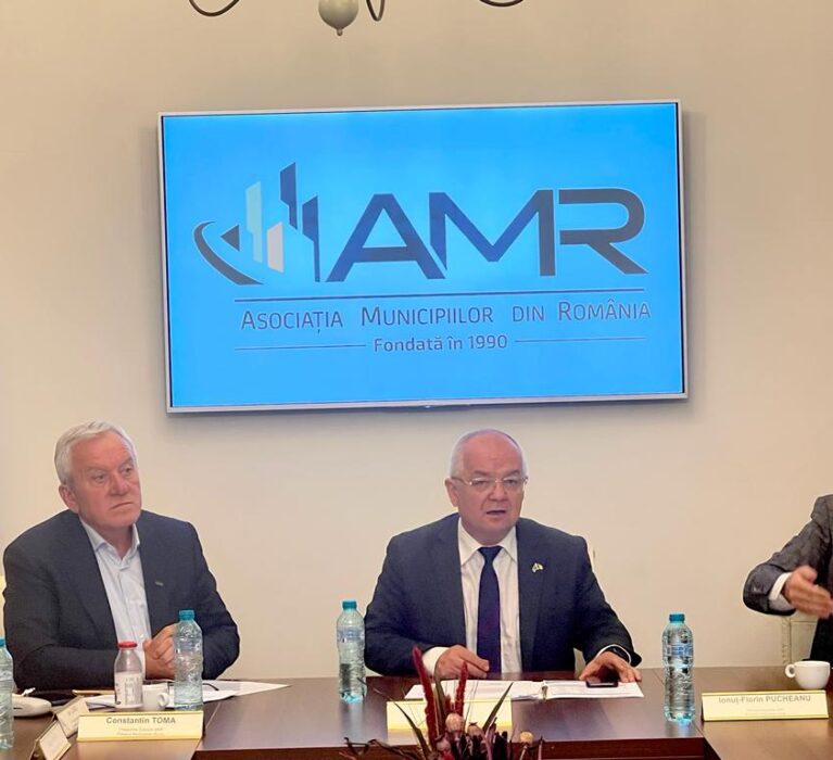 Întâlnire de lucru între reprezentanții Comitetului Director al AMR, Ministerul Finanțelor, Ministerul Investițiilor și Proiectelor Europene și repezentanți ai Direcției Generale Administrație Publică