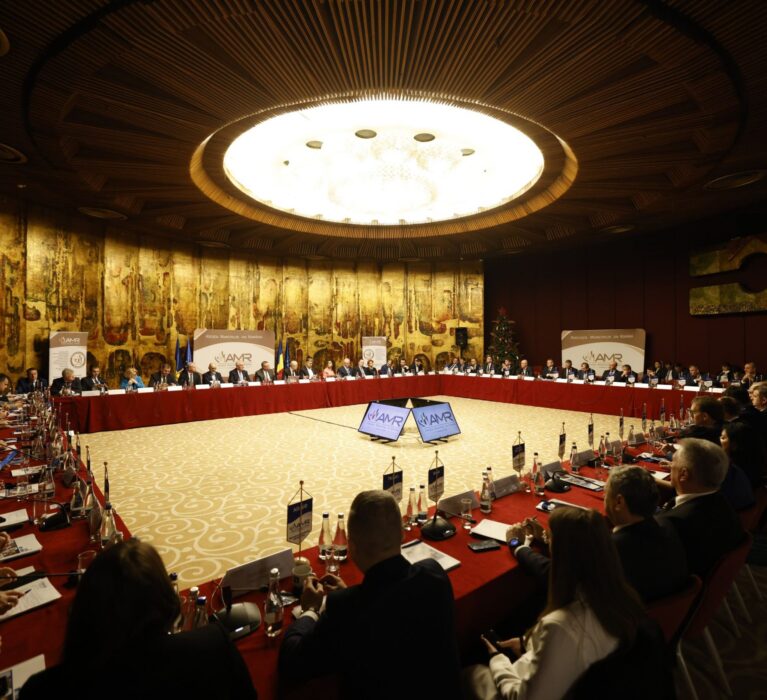 Adunarea Generală a membrilor Asociației Municipiilor din România.