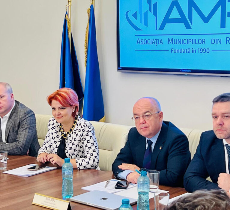 Primarul Craiovei Lia Olguța Vasilescu a fost aleasă în funcția de președinte al Asociației Municipiilor din România, în unanimitate de voturi.