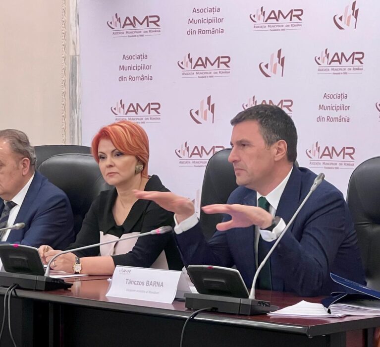 Ieri , 10 februarie 2025 la Palatul Parlamentului, a avut loc o întâlnire de lucru între membrii Asociației Municipiilor din România alături de Ministerul Finanțelor și Autoritatea Națională de Reglementare pentru Serviciile Comunitare de Utilități Publice (ANRSC), având ca principal obiectiv dezbaterea modificărilor legislative în domeniul serviciilor comunitare de utilități publice.